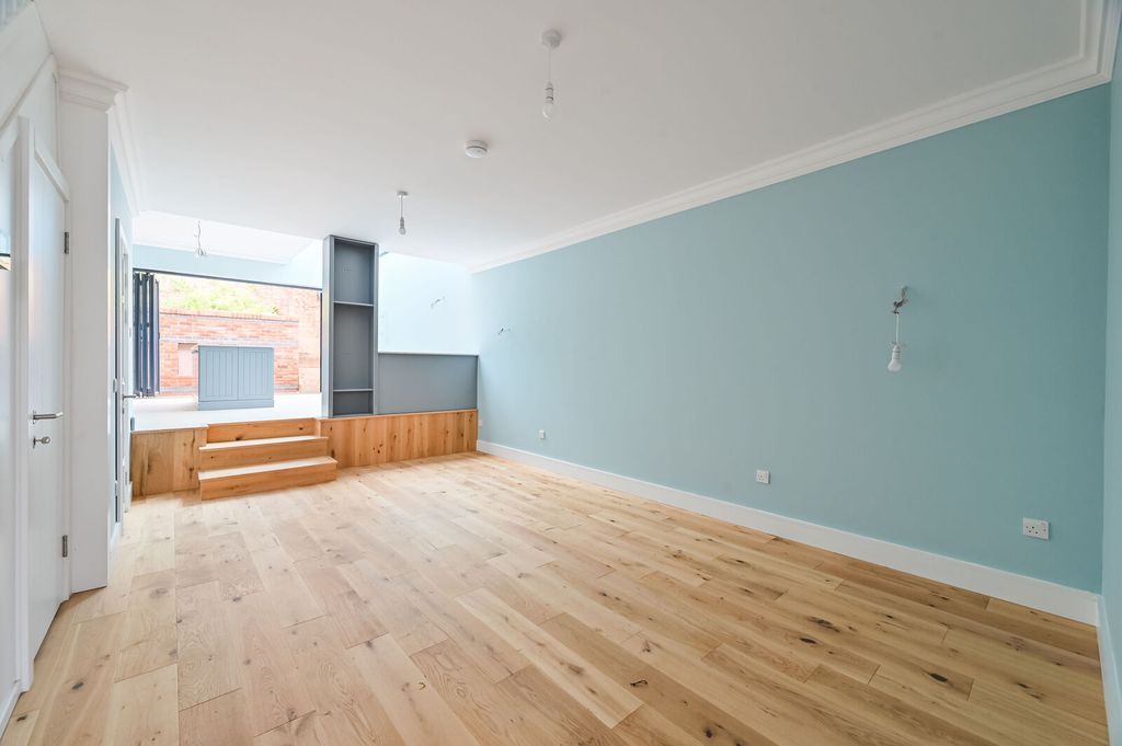 Property photo 2 of 57