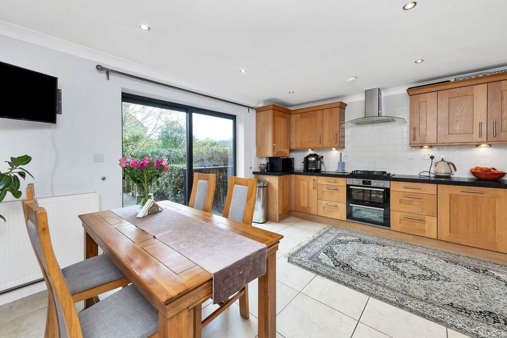 Property photo 2 of 21