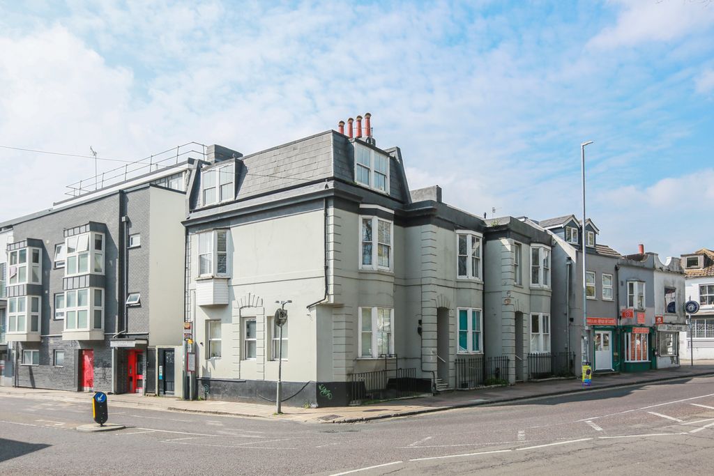 Property photo 1 of 12 296A4517