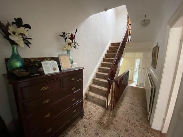 Property photo 3 of 12 Landing.Jpg