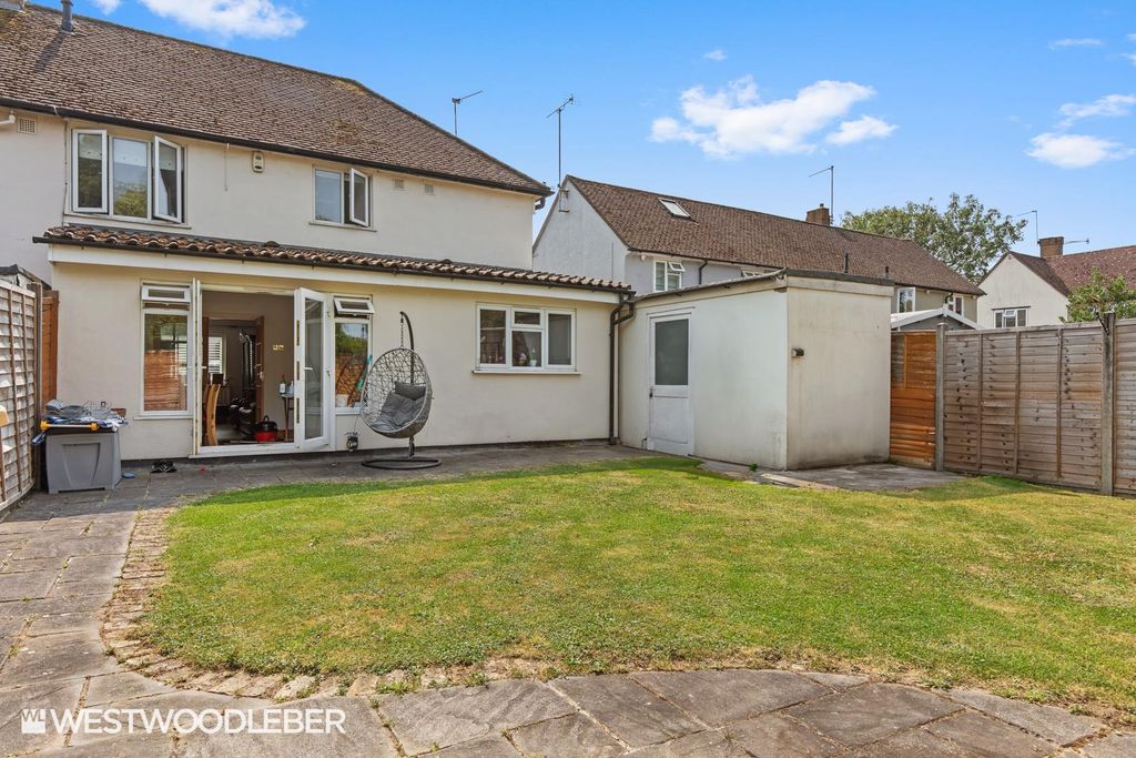 Property photo 2 of 21 Hydemead_17.Jpg