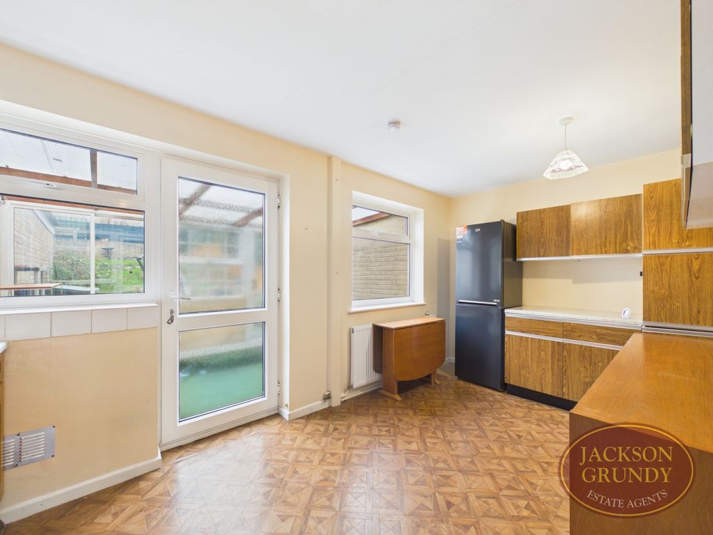 Property photo 2 of 15 Middlewell Court