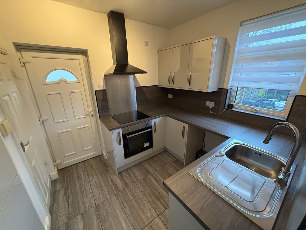 Property photo 2 of 18 Kitchen