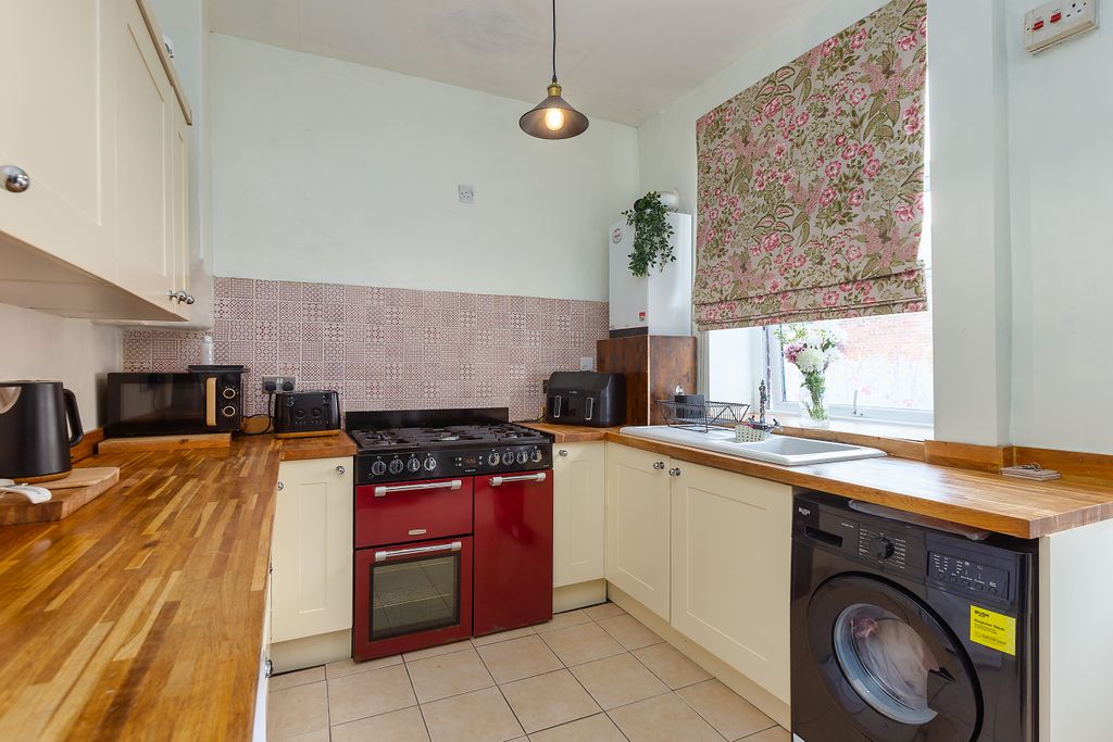 Property photo 3 of 14 Kitchen