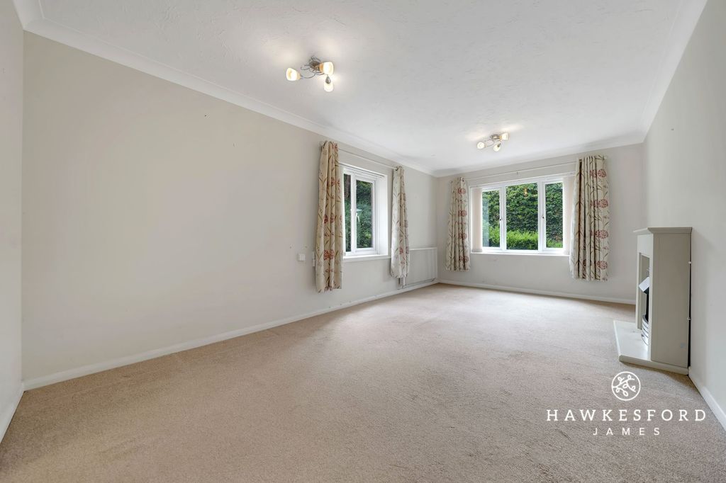 Property photo 2 of 15 Barkers Court, Sittingbourne - Lounge/Diner