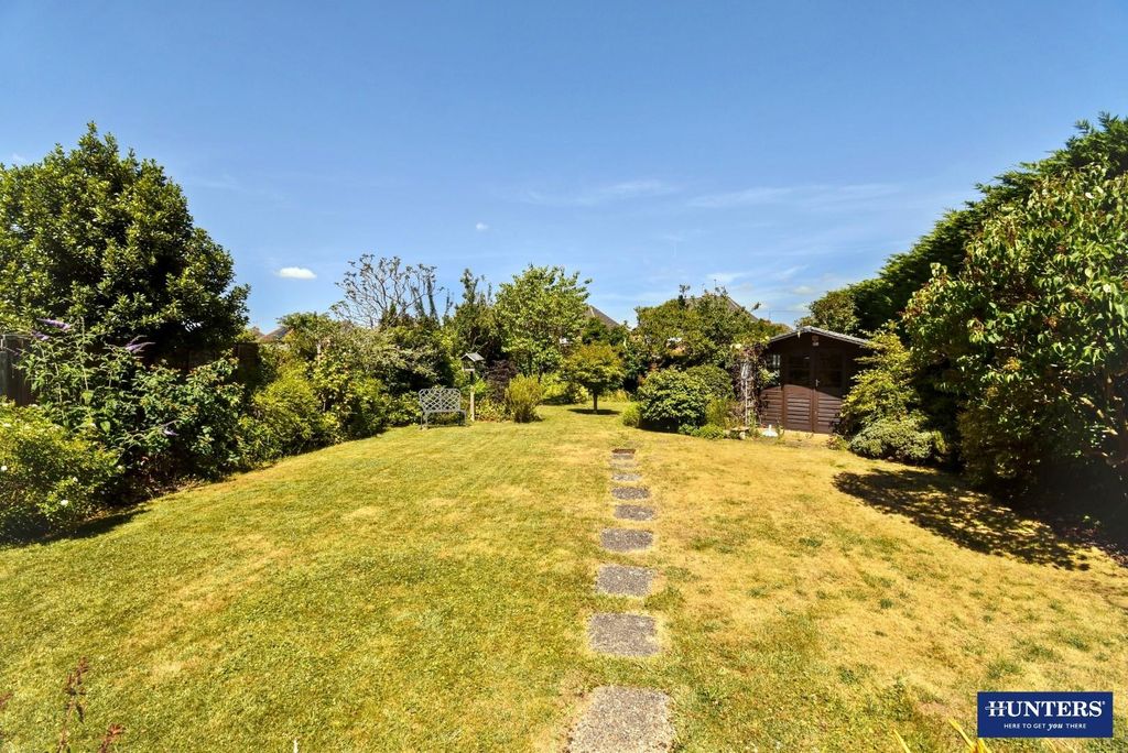 Property photo 3 of 18 Garden