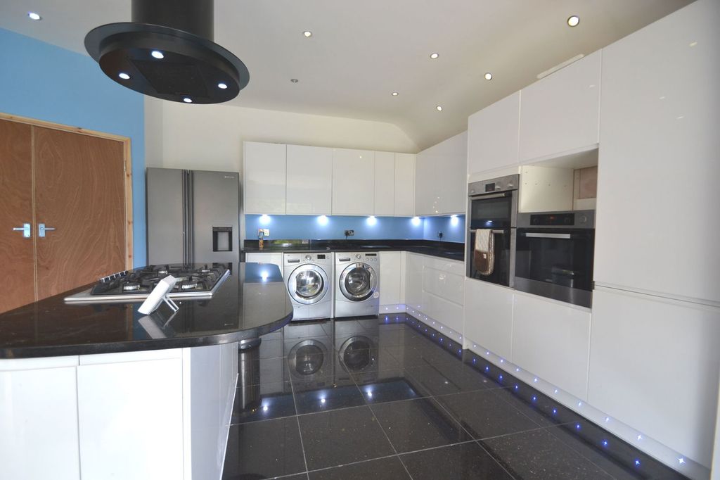 Property photo 3 of 24