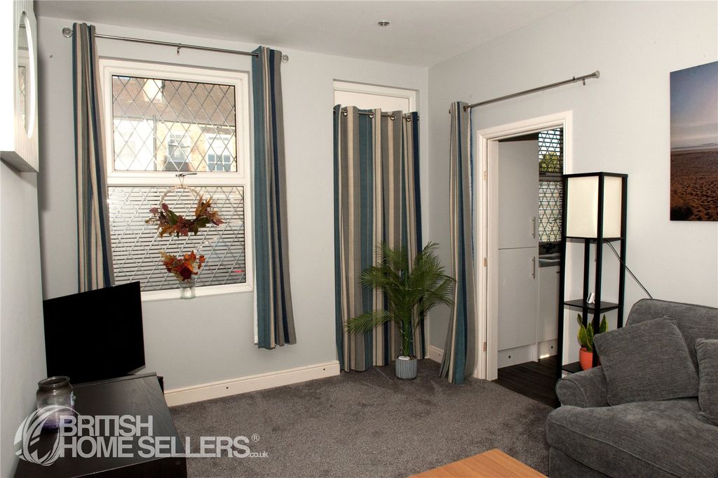 Property photo 2 of 21 Picture No. 04
