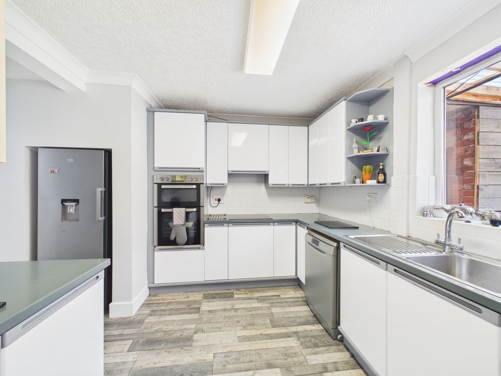 Property photo 3 of 13 Kitchen