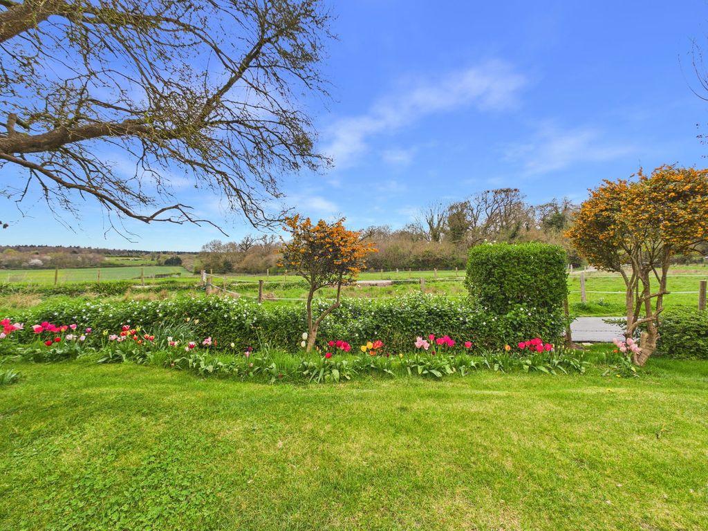 Property photo 2 of 40