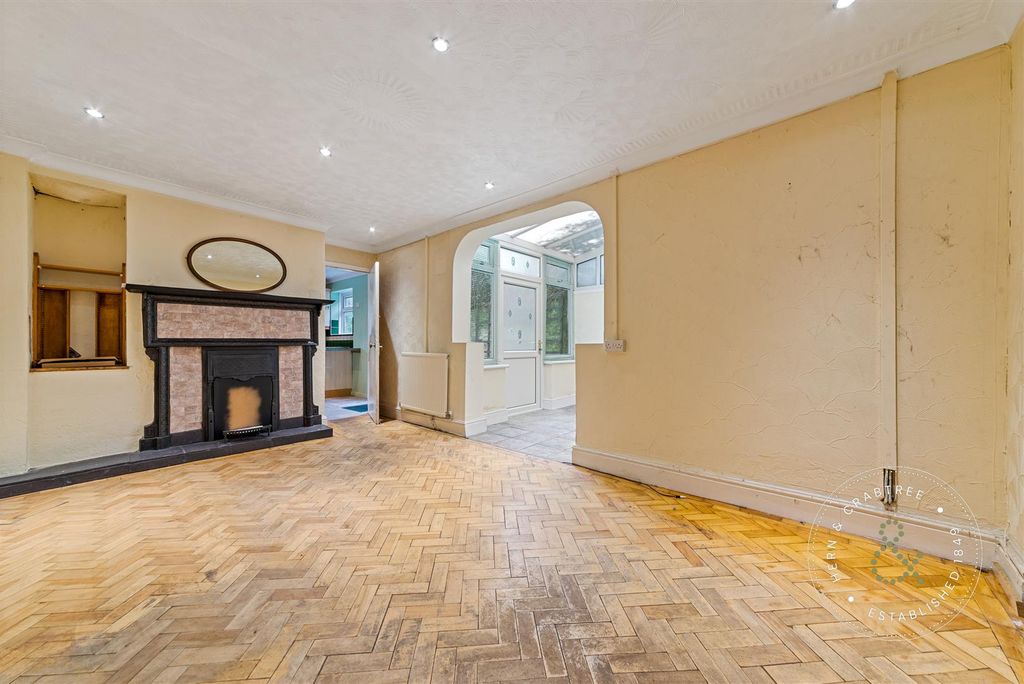 Property photo 3 of 45 Cowbridge-Road-East-25.Jpg