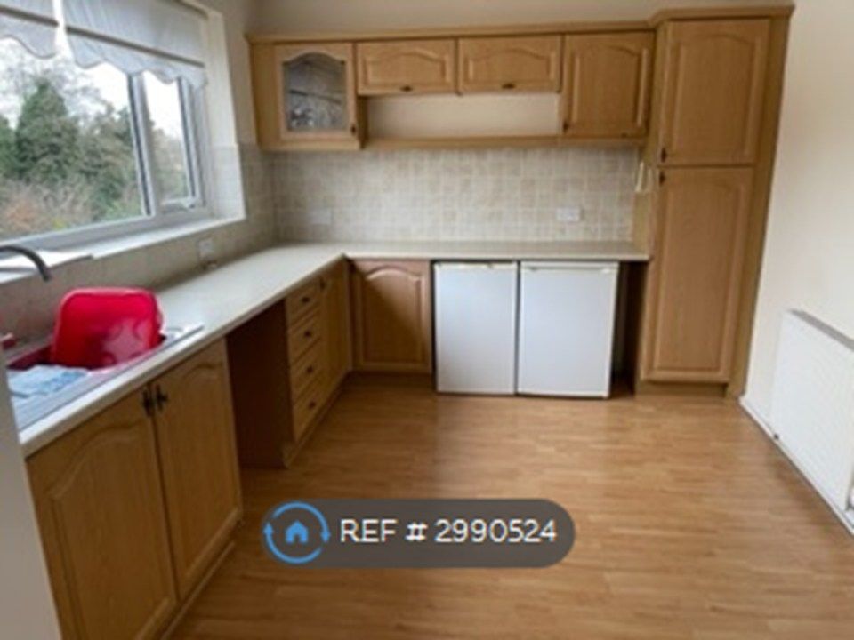 Property photo 3 of 13 Kitchen