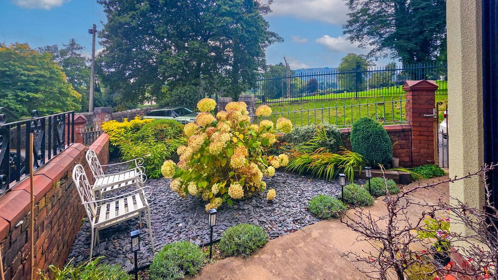 Property photo 2 of 30