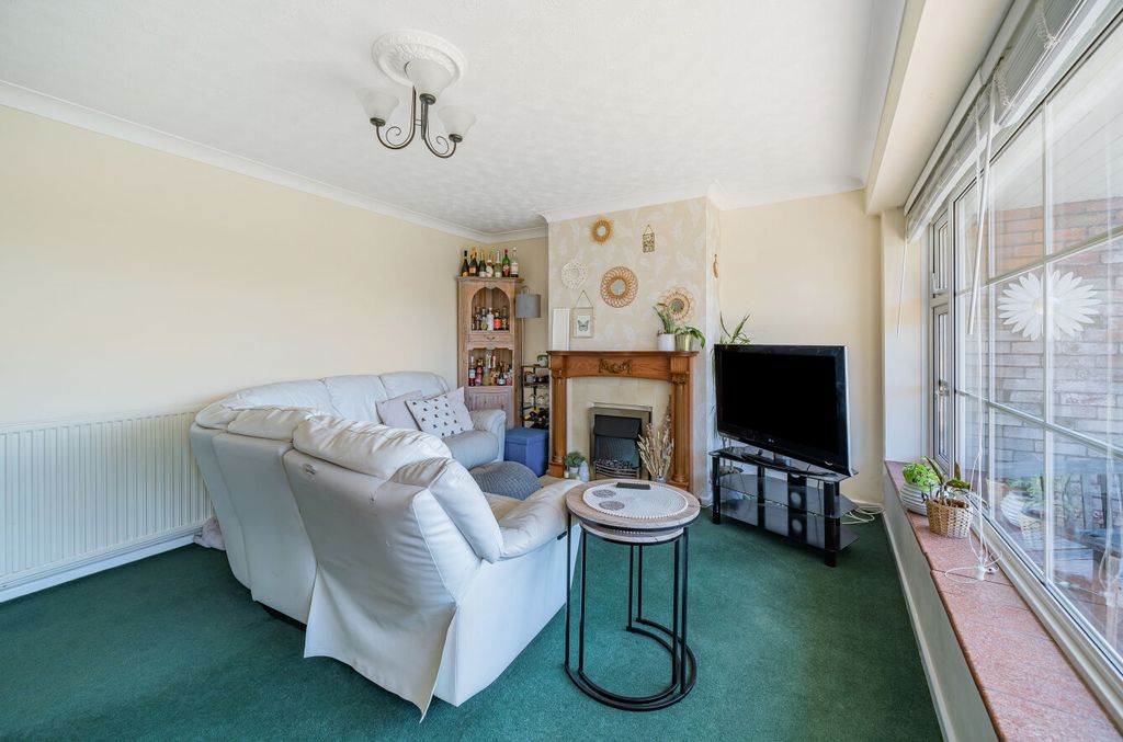 Property photo 2 of 15 2 - Lounge