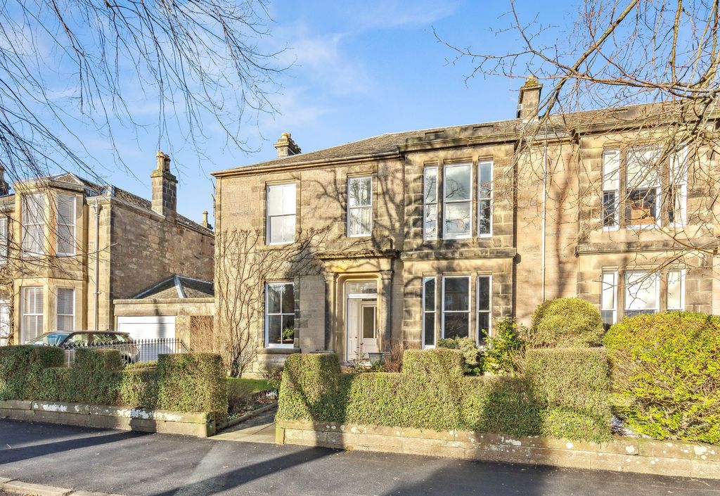 Property photo 1 of 33