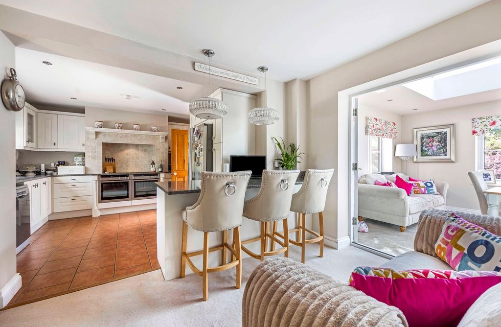 Property photo 2 of 26