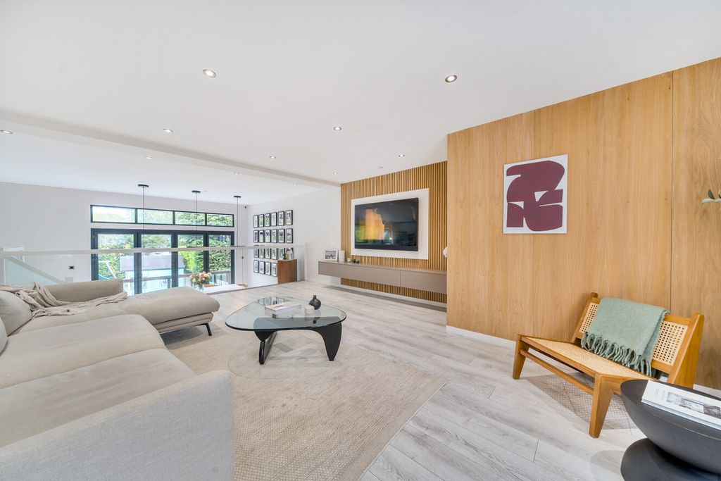 Property photo 3 of 33 1454633-17-69Fceb...
