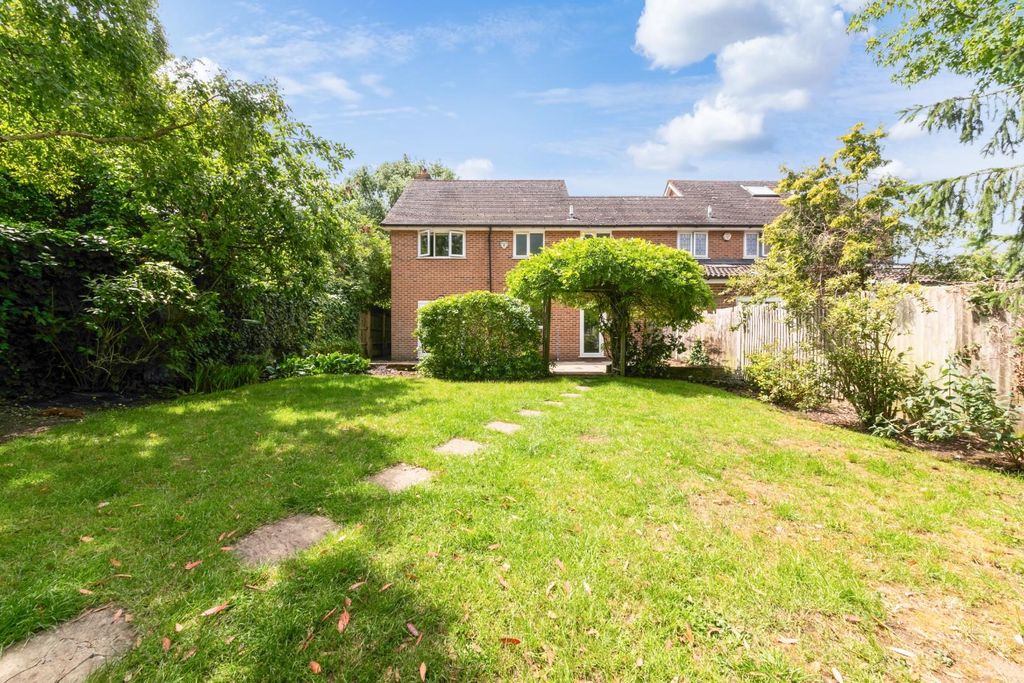 Property photo 3 of 19 Bluegates