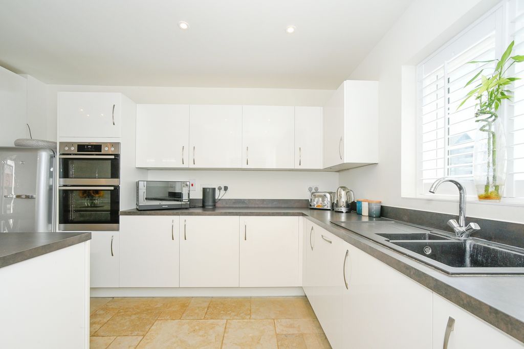 Property photo 3 of 24