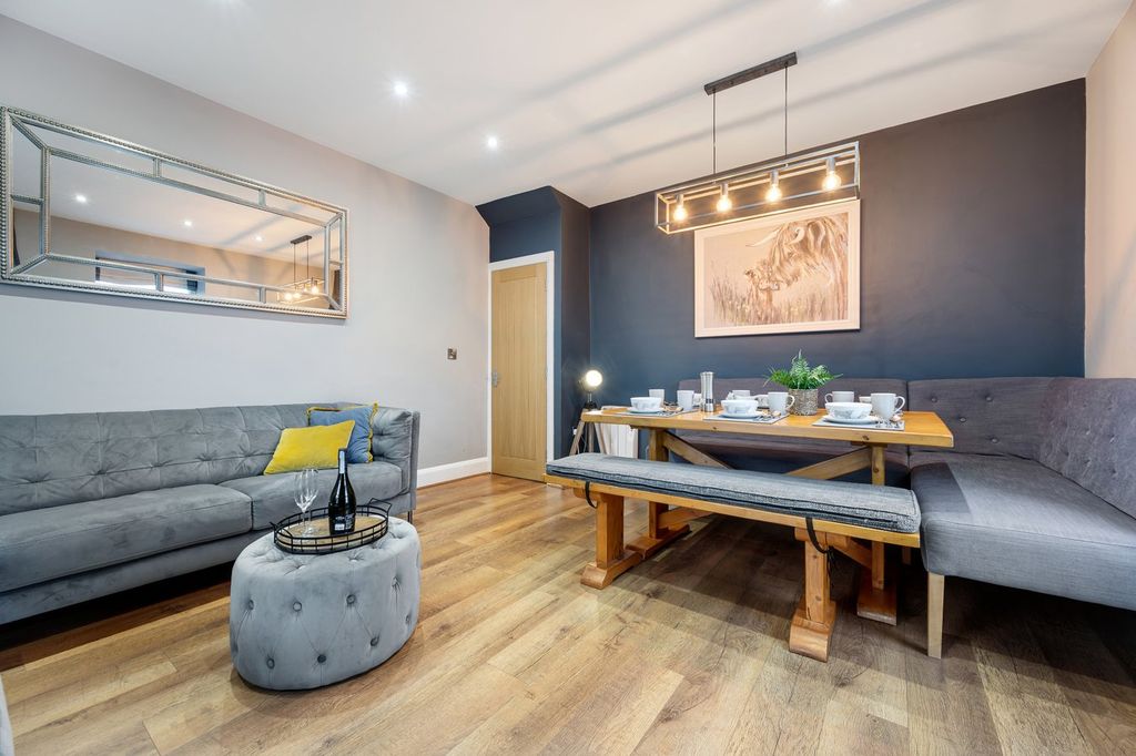 Property photo 3 of 32