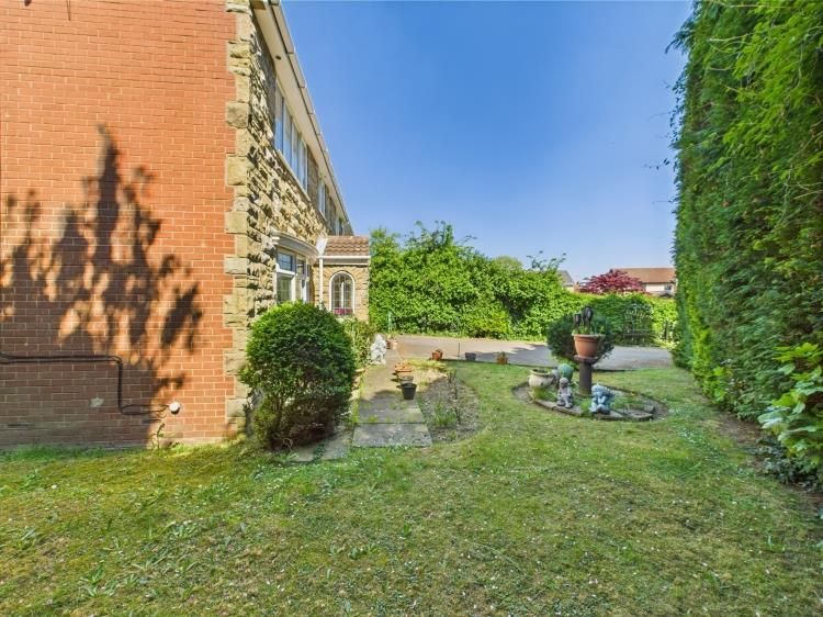 Property photo 2 of 33