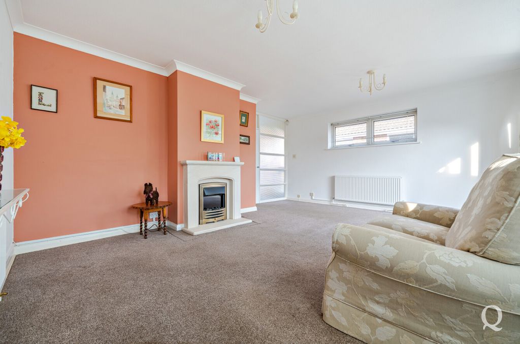Property photo 2 of 21 929193Ba-406F-41d...