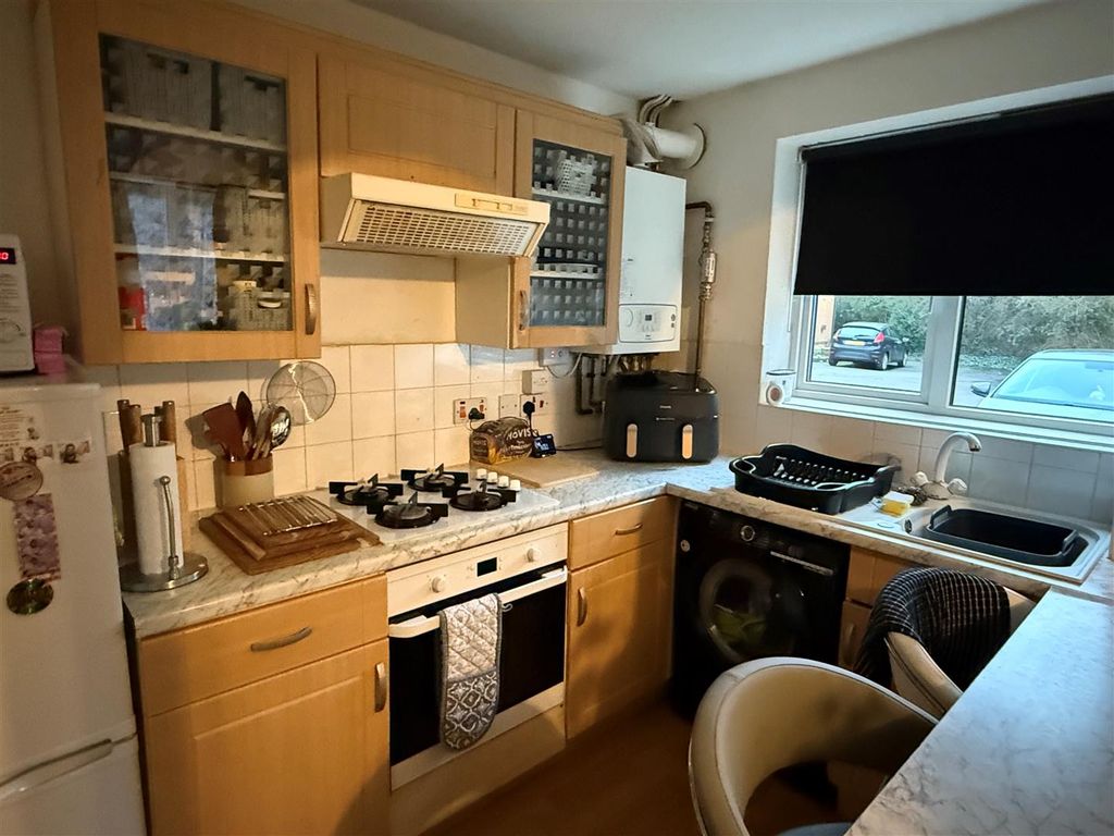 Property photo 3 of 7 Kitchen