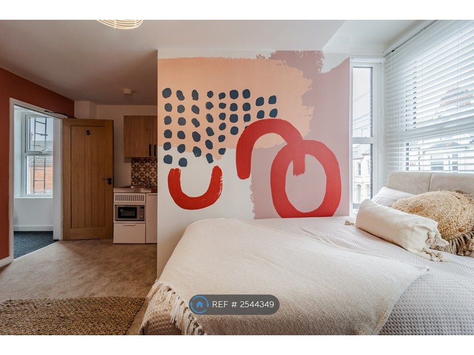 Property photo 1 of 12 Example Of A Studio At 23 Charlotte Street