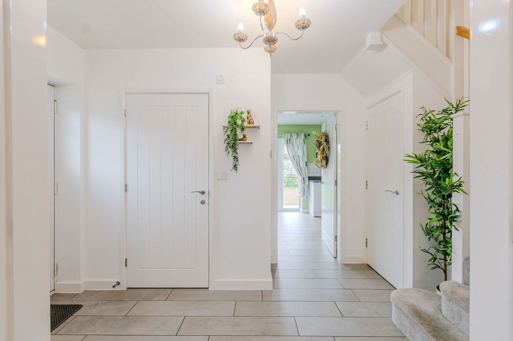 Property photo 3 of 25