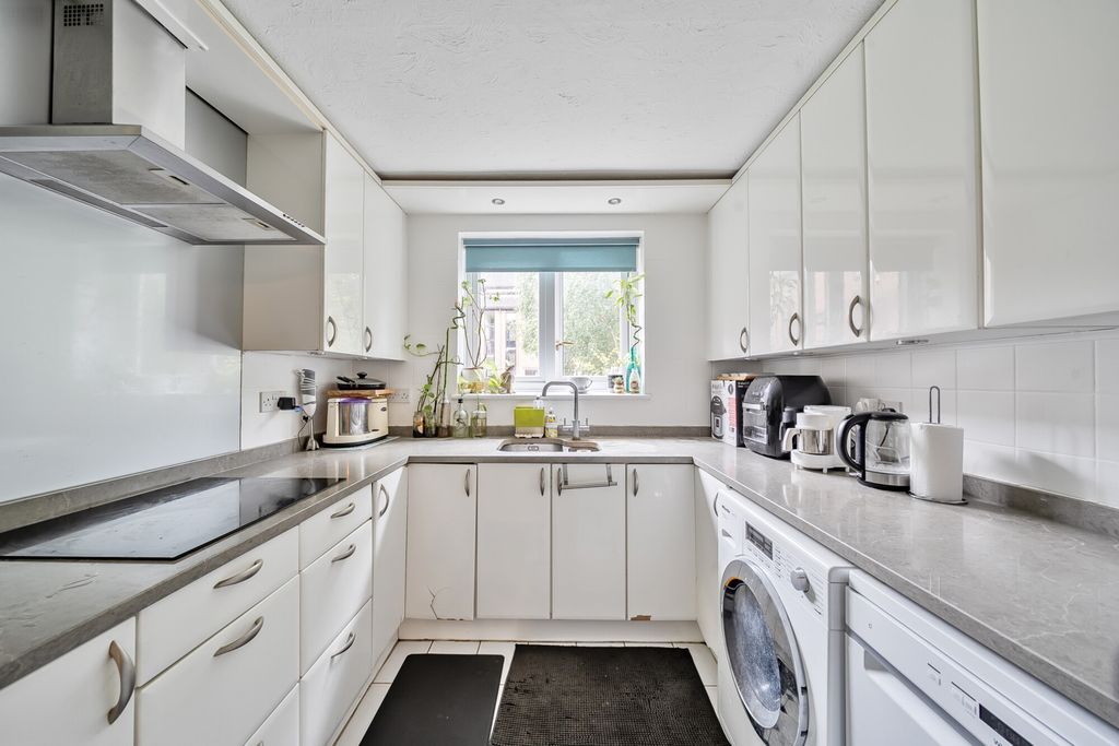 Property photo 3 of 20 1328886-6-687E52c...
