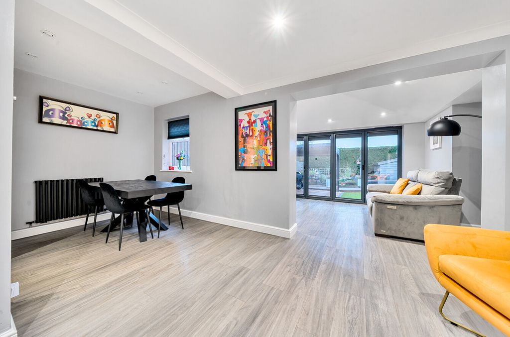 Property photo 2 of 28 1380792-24-6913724429c95