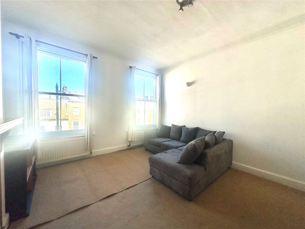 Property photo 2 of 9 Picture No. 11