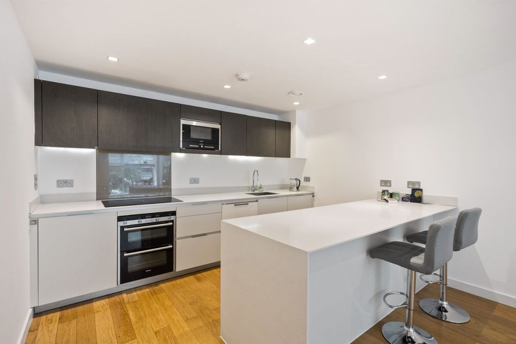 Property photo 3 of 13 4390252