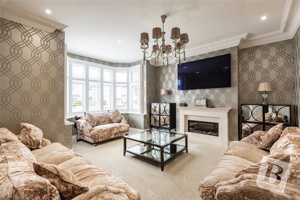 Property photo 3 of 22 Lounge