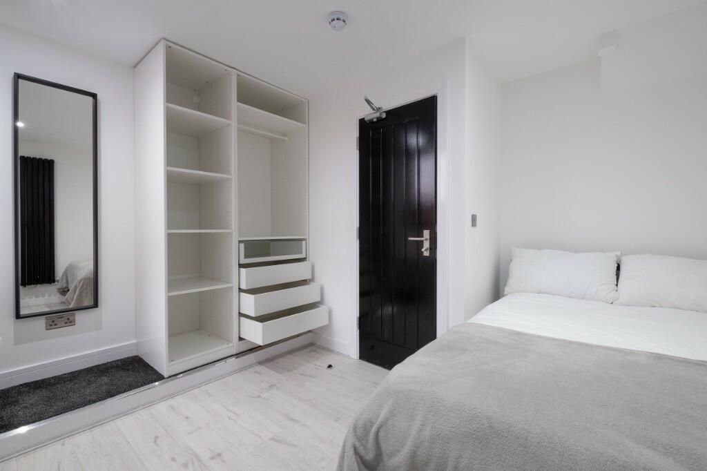 Property photo 3 of 11 A Modern And Tidy Bedroom Featuring A Comfortable ...