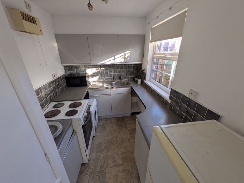 Property photo 3 of 7 Kitchen