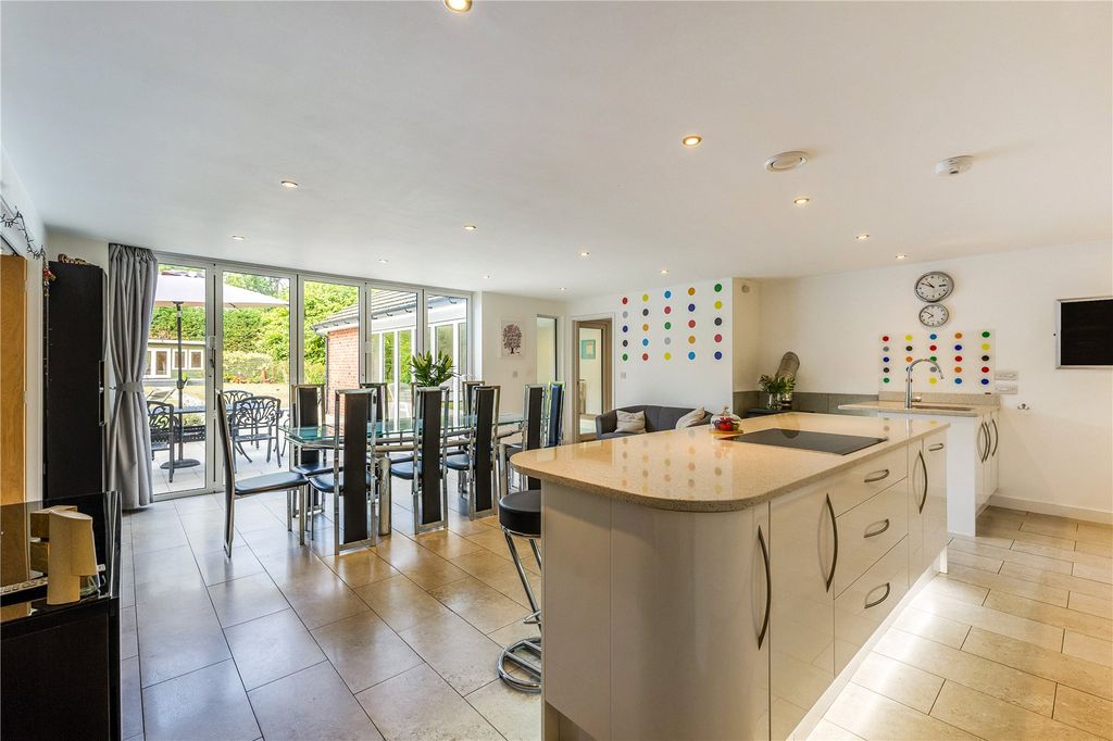 Property photo 3 of 16 Kitchen/Dining