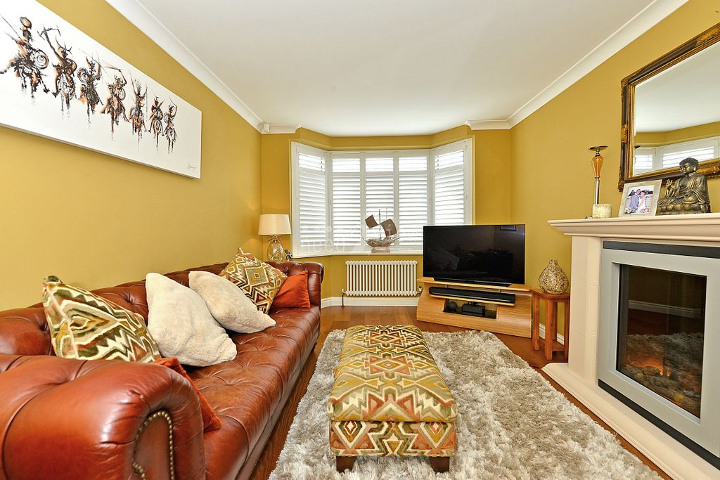 Property photo 3 of 24 Living Room