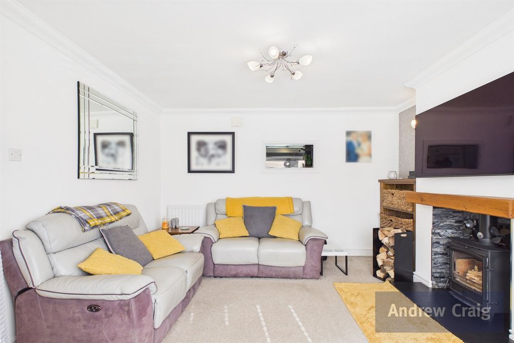 Property photo 3 of 21 Lounge