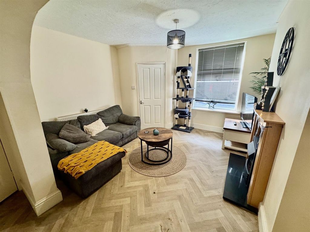 Property photo 2 of 15 Lounge Towards Front.Jpg