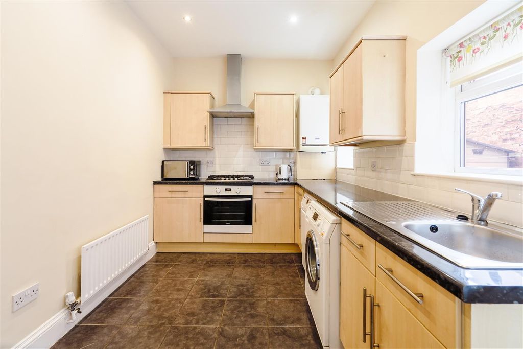 Property photo 3 of 7 Kitchen / Diner