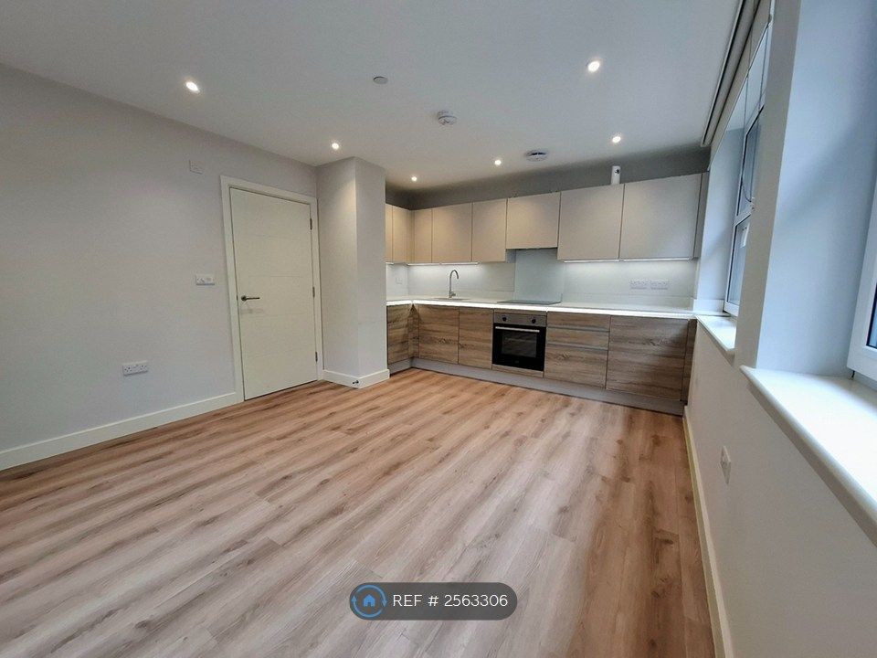 Property photo 1 of 17 Living Space