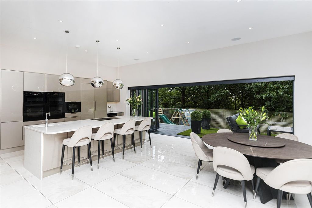 Property photo 2 of 79