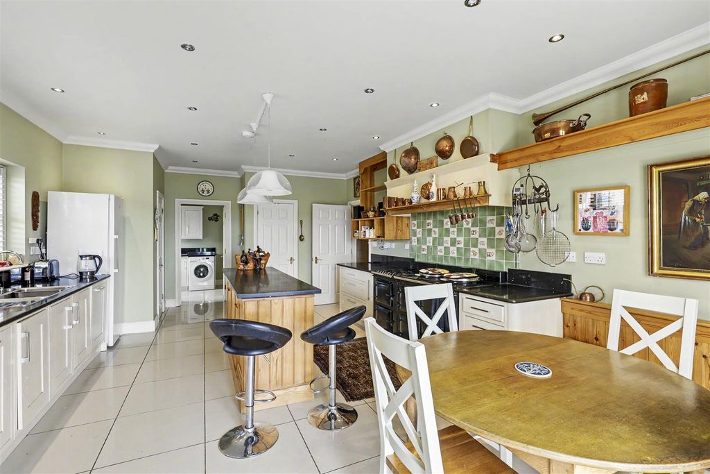Property photo 2 of 36