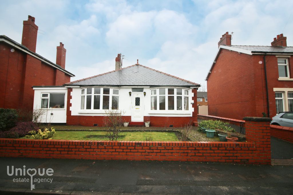 Property photo 2 of 21