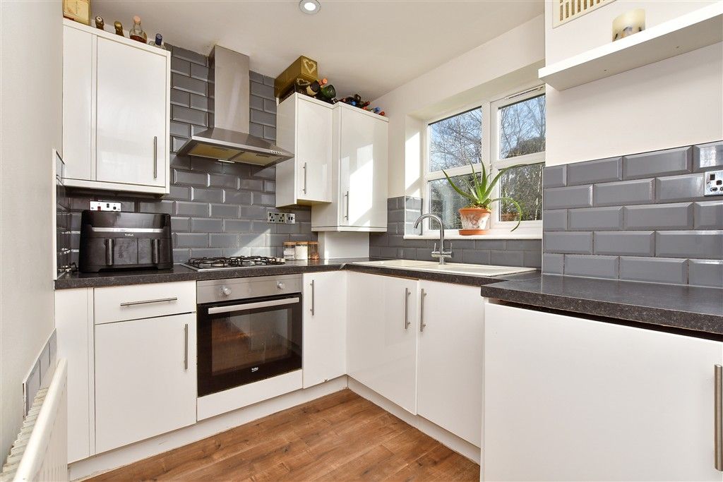 Property photo 1 of 11 Kitchen