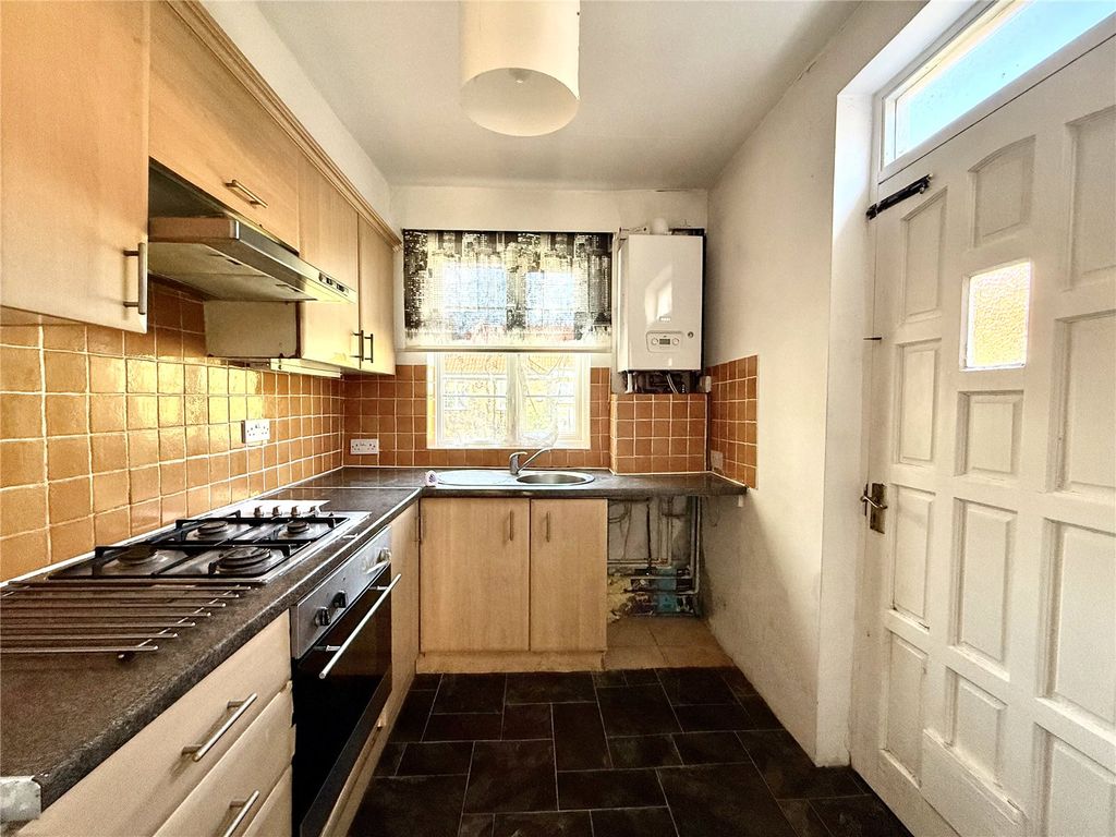 Property photo 3 of 8 Kitchen