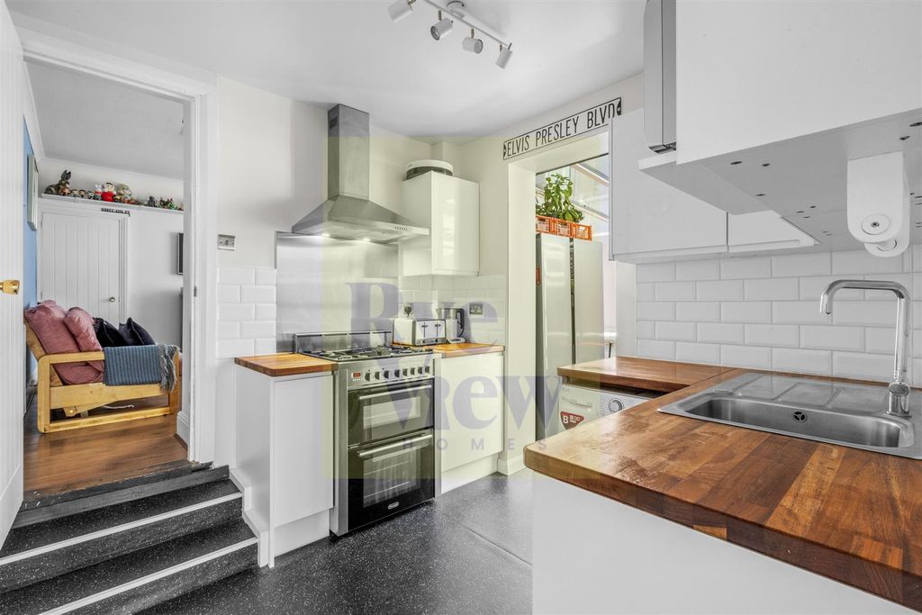 Property photo 3 of 7 7 Rosebery Ave, Hp13 7Ah (L)-5 (3).Jpg