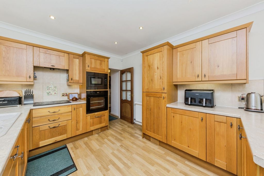 Property photo 3 of 17 Photo