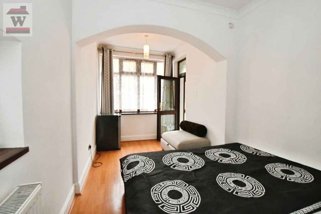 Property photo 1 of 4